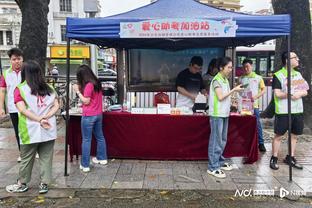 张玉宁：脚踝来来回回伤了二十多次已经废了，所以今年必须做手术